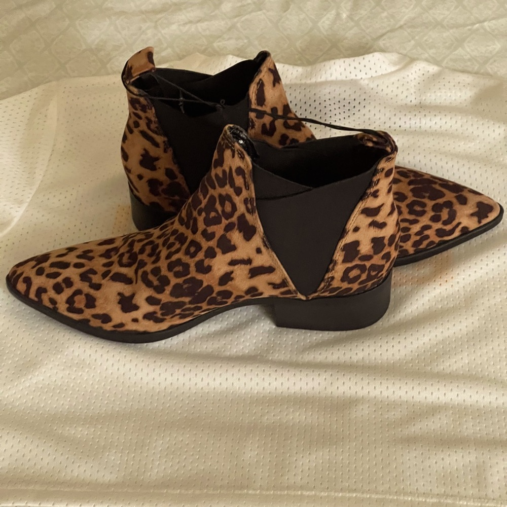 BELLA - VITA SIZE 7 1/2 (WOMAN) ANKLE BOOTS